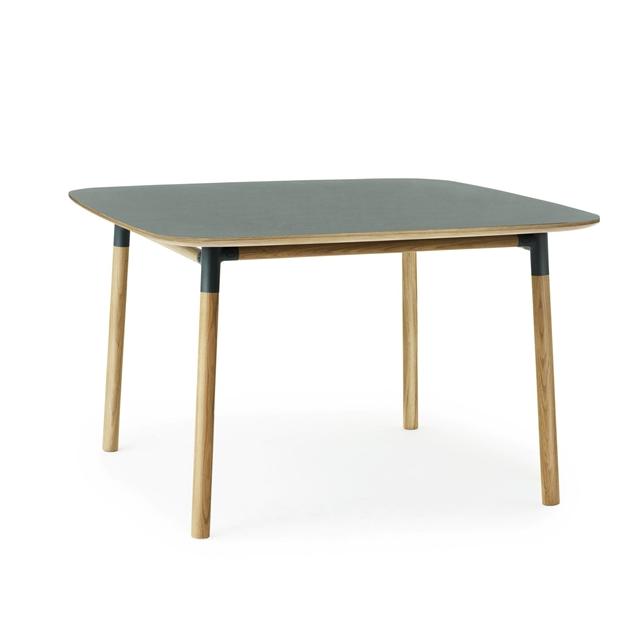 Normann Copenhagen Form Spisebord 120   120 Cm Grøn Egetræ