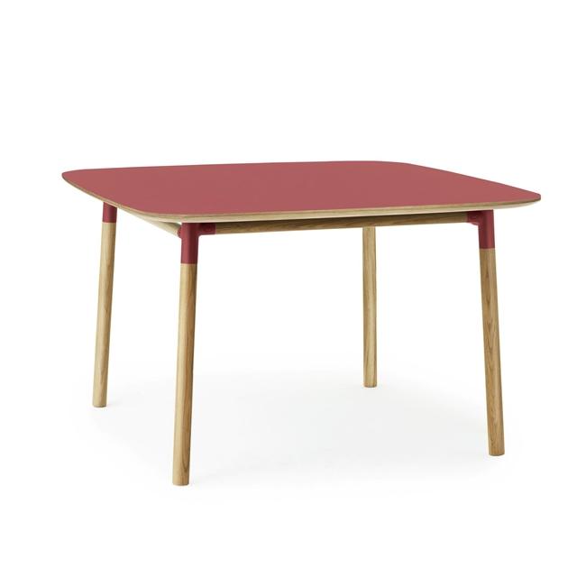 Normann Copenhagen Form Spisebord 120   120 Cm Rød Egetræ