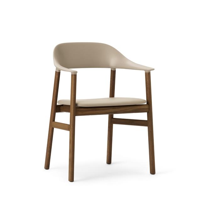 Normann Copenhagen Herit Spisebordsstol Med Armlæn Læder Polstret Røget Egetræ  Sand