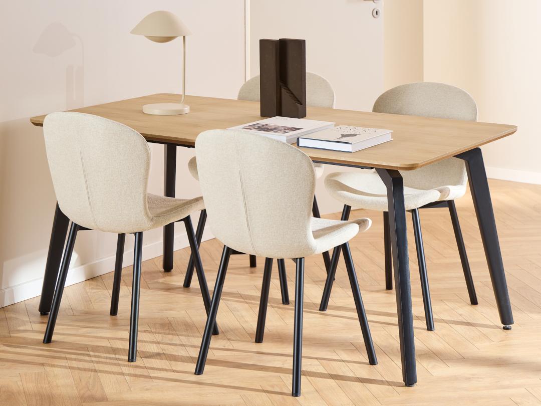 Act Nordic Cadiz Spisebordsæt       Bord Og   Stole Natur Eg Ru Melamin  Beige Stof Og Sort Stål